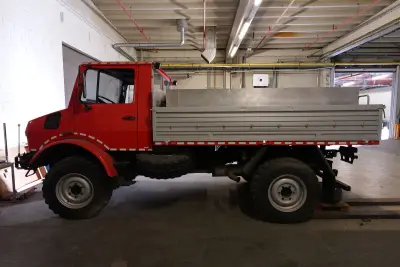 Vrachtwagen Mercedez-Benz – kavel bij Openbare Verkopen, Anzegem