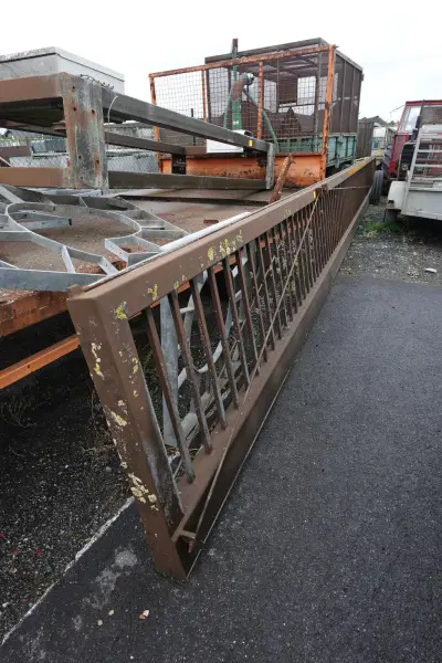 Metalen poort – kavel bij Openbare Verkopen, Anzegem