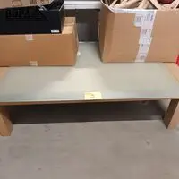 Houten salontafel en glazen tafelblad – kavel bij BOPA Auctions, Ieper