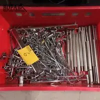 Lot kledinghangers voor winkelrek – kavel bij BOPA Auctions, Ieper