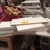 Legplanken voor winkelrek. 10 stuks – kavel bij BOPA Auctions, Ieper