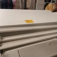 Legplanken voor winkelrek. 10 stuks – kavel bij BOPA Auctions, Ieper