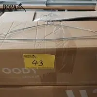 Metalen kleerhangers. 3 dozen – kavel bij BOPA Auctions, Ieper