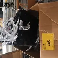 Kleerhangers voor lingerie. 3 dozen – kavel bij BOPA Auctions, Ieper