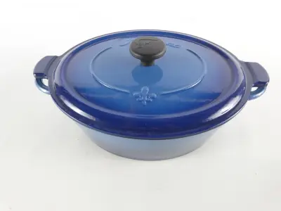 Blauwe gietijzeren braadpan met deksel – kavel bij De Kringwinkel, Heverlee