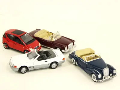 Lot van 4 Mercedes-Benz modelauto’s – kavel bij De Kringwinkel, Antwerpen