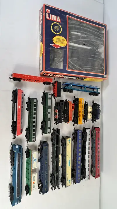 Vintage modeltreinlot met locomotieven, wagons en Lima rails – H0 – ca. jaren 1970-1990 – kavel bij De Kringwinkel, Turnhout