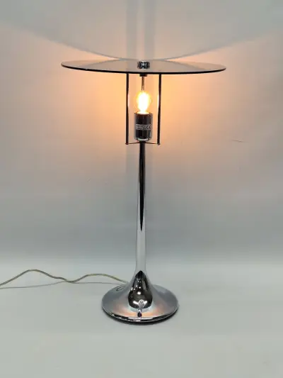 Elegante design tafellamp in chroom en rookglas - Tijdloze Italiaanse Allure – kavel bij De Kringwinkel, Gent