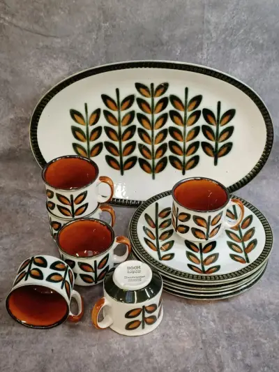 13-delig Boch Rambouillet servies met 6 kopjes, 6 borden en een ovalen serveerschaal – kavel bij De Kringwinkel, Gent