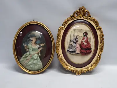 Set van 2 antieke ovalen 3D diorama kijkkasten / textielschilderijen in vergulde lijsten – kavel bij De Kringwinkel, Gent