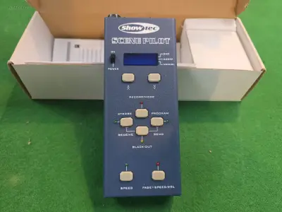 Compacte controller / recorder Showtec Scene – kavel bij Auctim, Aartselaar