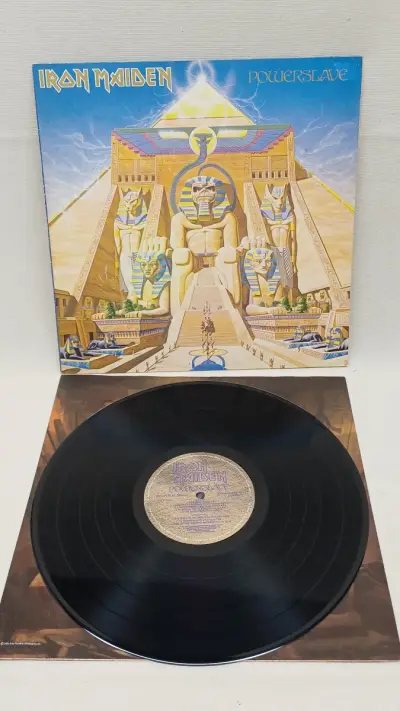 Iron Maiden vinylplaat Powerslave met hoes – kavel bij De Kringwinkel, Zottegem