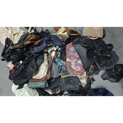 Posten verschiedene Taschen – kavel bij Luedtke Versteigerungen, Wandlitz (Schönwalde)