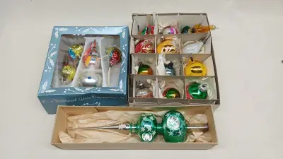 Set vintage glazen kerstballen en piek in originele dozen – kavel bij De Kringwinkel, Zottegem