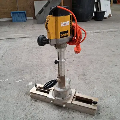 Slotenfreesmachine met mal DeWalt – kavel bij Onlineveilingmeester, Smilde