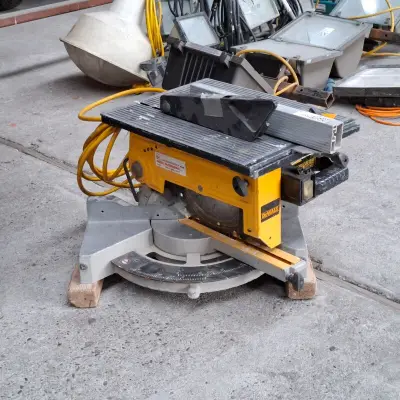 Combinatiezaag DeWalt, DW711, bouwjaar 2002 – kavel bij Onlineveilingmeester, Smilde