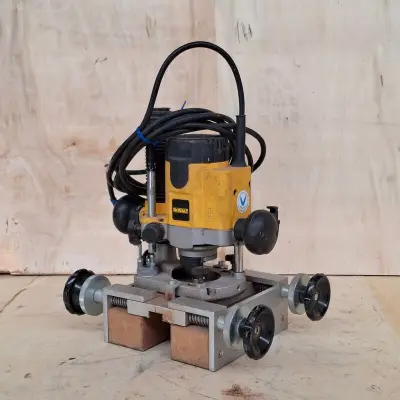 Elektrische meerpuntsluitingfrees met mal DeWalt, DW621 – kavel bij Onlineveilingmeester, Smilde