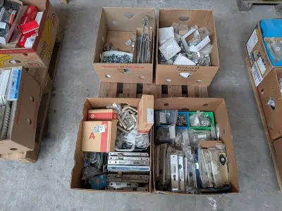 Partij divers hang en sluitwerk op pallet – kavel bij Onlineveilingmeester, Smilde