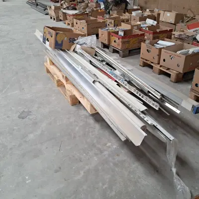 Partij metalen en aluminium profielen – kavel bij Onlineveilingmeester, Smilde