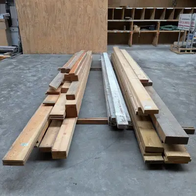 Partij grenen, vuren en meranti houtmateriaal – kavel bij Onlineveilingmeester, Smilde