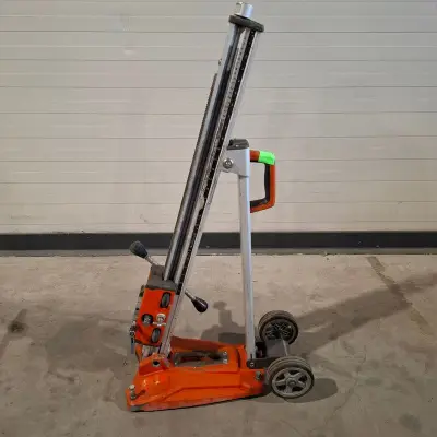 Statief diamantboormachine 250mm ~ Husqvarna, DS250, bouwjaar 2015 – kavel bij Onlineveilingmeester, Heerenveen