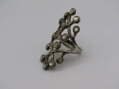Zilveren ring met parelmoer decoratie – kavel bij De Kringwinkel, Diest
