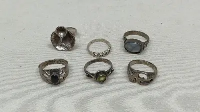 Set van 6 zilveren ringen met diverse stenen – kavel bij De Kringwinkel, Zottegem