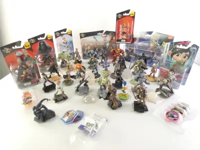 Disney Infinity 2.0 & 3.0 - grote verzameling figuren en accessoires – kavel bij De Kringwinkel, Heverlee
