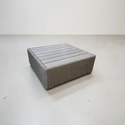 Beach 7 mundo footstool 90x90 cappucino – kavel bij GSD Auctions, Zoeterwoude