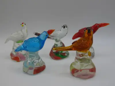 Set van 5 vintage Murano-stijl glazen vogelbeeldjes – kavel bij De Kringwinkel, Diest