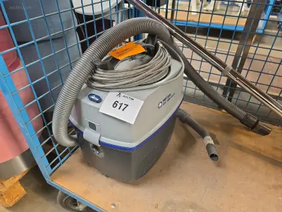 stofzuiger Nilfisk GD 1000 – kavel bij Auctim, Aartselaar