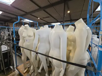 (16x) diverse paspoppen Eurodisplay – kavel bij Auctim, Aartselaar