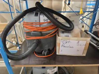 stofzuiger Nilfisk VP 300 – kavel bij Auctim, Aartselaar