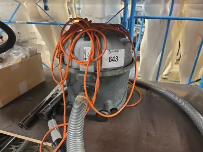 stofzuiger Nilfisk VP 300 – kavel bij Auctim, Aartselaar