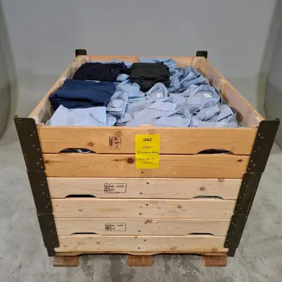 Partij diverse kleding – kavel bij Domeinen Roerende Zaken, Groningen