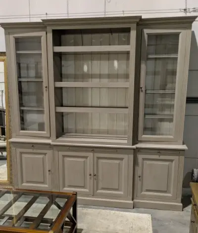 Een dubbele vitrinekast (245x235) – kavel bij Auctionline, Anderlecht