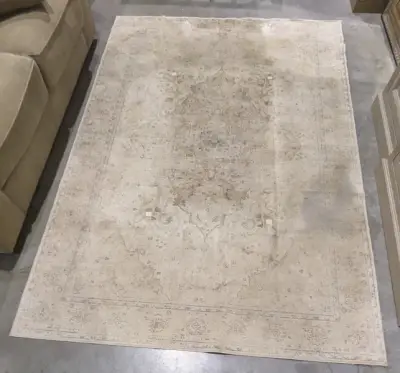 Een tapijt met beige achtergrond (298x198) – kavel bij Auctionline, Anderlecht