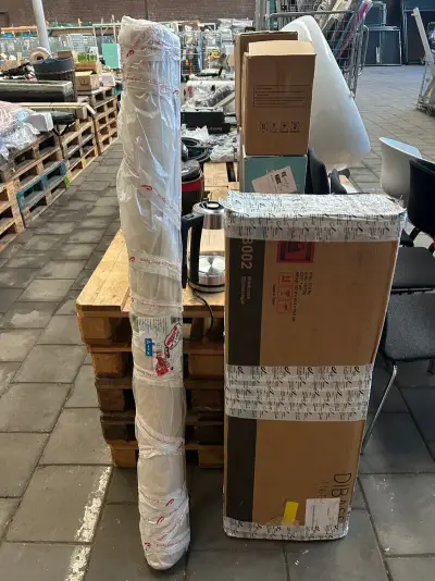 2x Boekenkast en vloerkleed – kavel bij Onlineveilingmeester, Hoogeveen