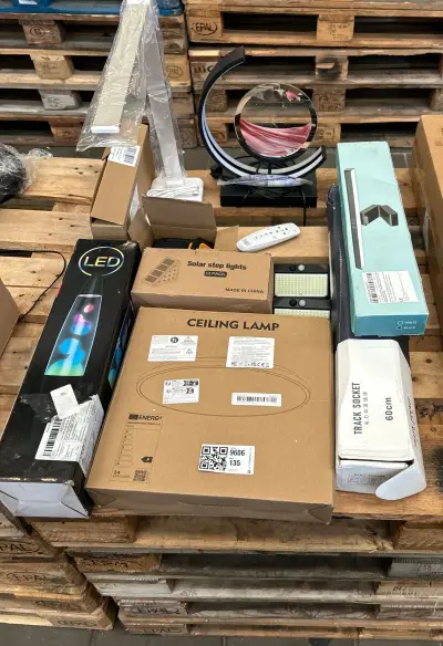 10x Partij verlichting w.o. Led lavalamp, bureaulamp, plafondlamp – kavel bij Onlineveilingmeester, Hoogeveen