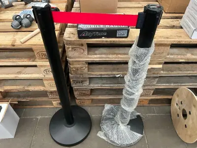 2x Afzetpalen met uittrekbaar lint In-Liner – kavel bij Onlineveilingmeester, Hoogeveen