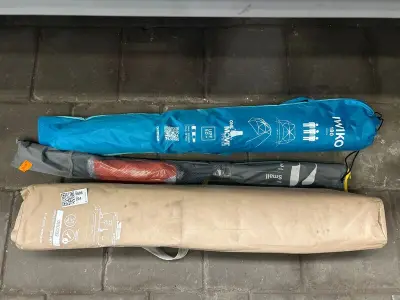 3x Kampeerartikelen w.o. campingbed, strandtent Decathlon – kavel bij Onlineveilingmeester, Hoogeveen