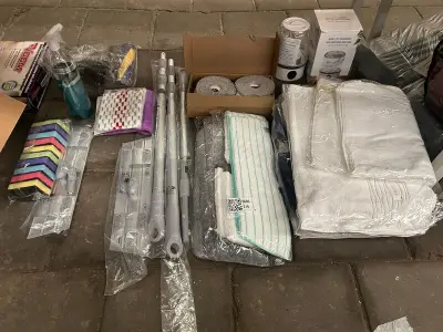 Partij schoonmaakartikelen w.o. elektrische bezem, vloerwisser, mini wasmachine – kavel bij Onlineveilingmeester, Hoogeveen
