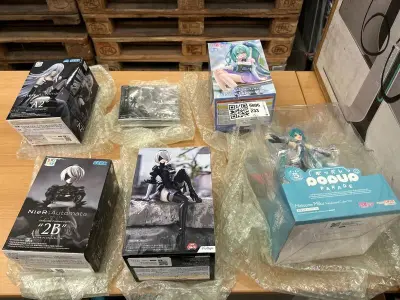 6x Verzamelobjecten w.o. Hatsune Miku, NieR:Automata – kavel bij Onlineveilingmeester, Hoogeveen