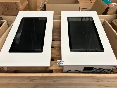 2x Elo Touch Solutions touchscreen monitor met Newland barcodescanner – kavel bij Onlineveilingmeester, Hoogeveen
