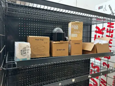 Ca. 11x Led verlichting, partyverlichting en elektronische accessoires – kavel bij Onlineveilingmeester, Hoogeveen