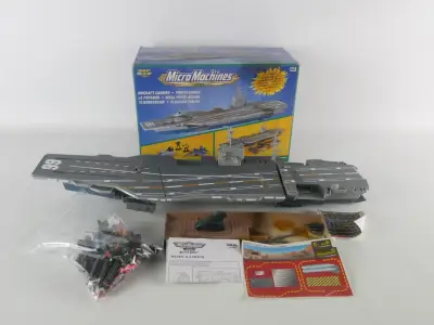 Micro Machines Military Aircraft Carrier 1998 met doos – kavel bij De Kringwinkel, Heverlee