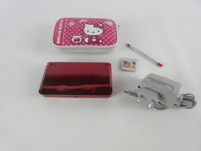 Nintendo 3DS - rode spelconsole met Hello Kitty-hoes en spel – kavel bij De Kringwinkel, Heverlee