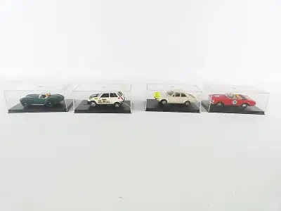 Set van 4 vintage Scalextric racebaanauto’s met vitrineboxen – kavel bij De Kringwinkel, Heverlee