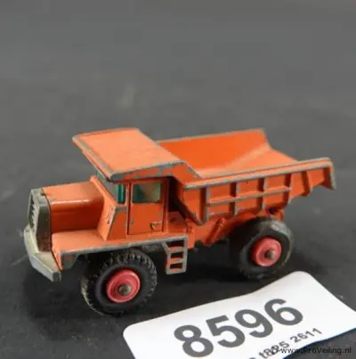 Matchbox Mack Dump Truck (No. 28) gemaakt door Lesney in Engeland rond 1968–1973 – kavel bij ProVeiling, Wageningen