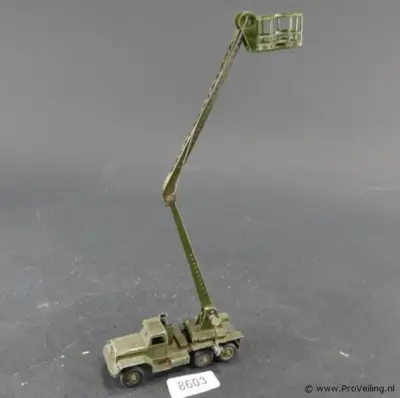 Dinky Supertoys No. 667 Corporal Missile Servicing Platform Vehicle Meccano Ltd. in Engeland tussen 1960 en 1964) – kavel bij ProVeiling, Wageningen